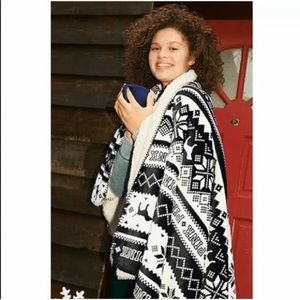 NWT: 🌸winter blanket🌸